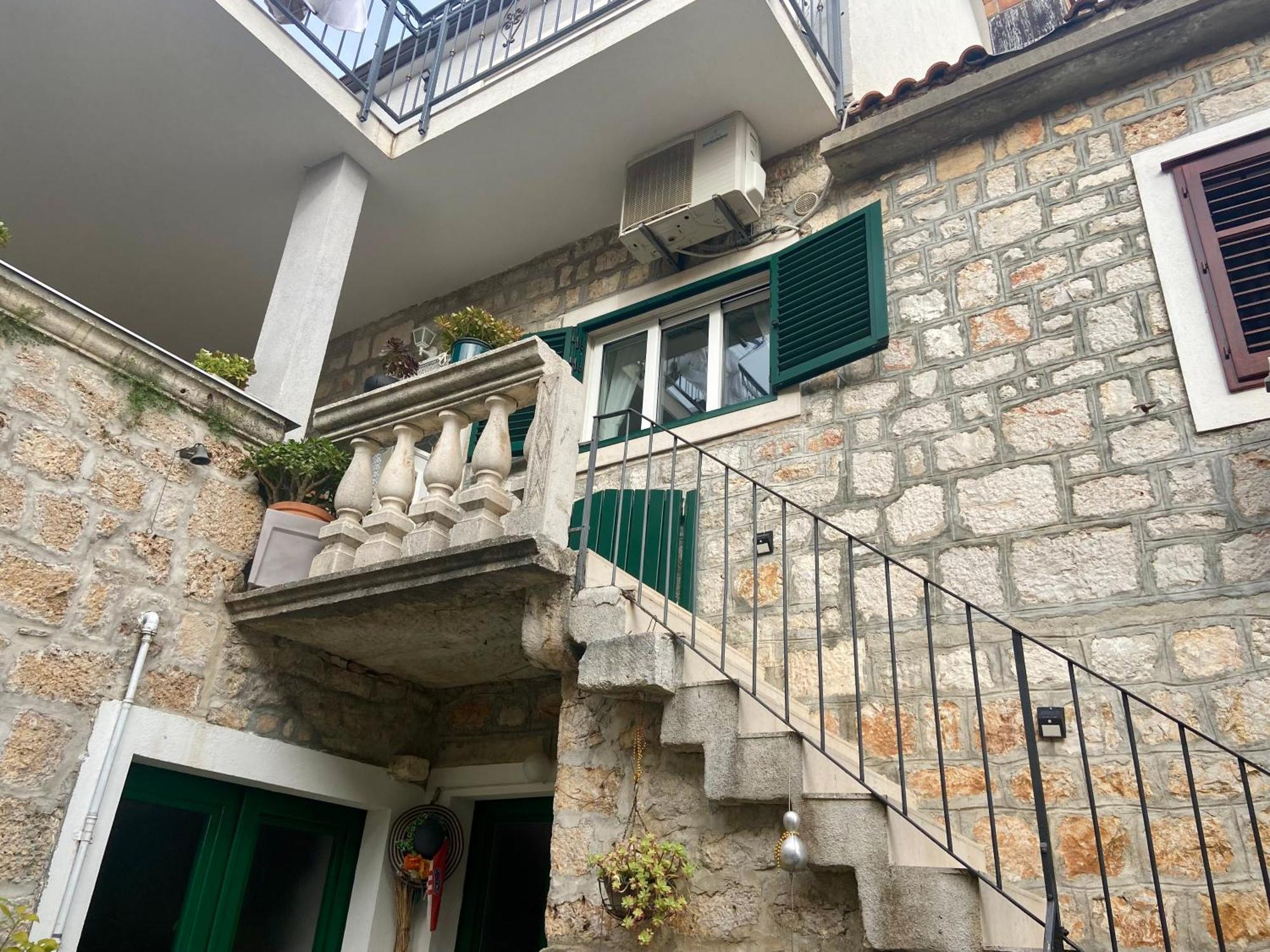 Apartment Simon - Old Stone Charm, Central Bol Life Esterno foto