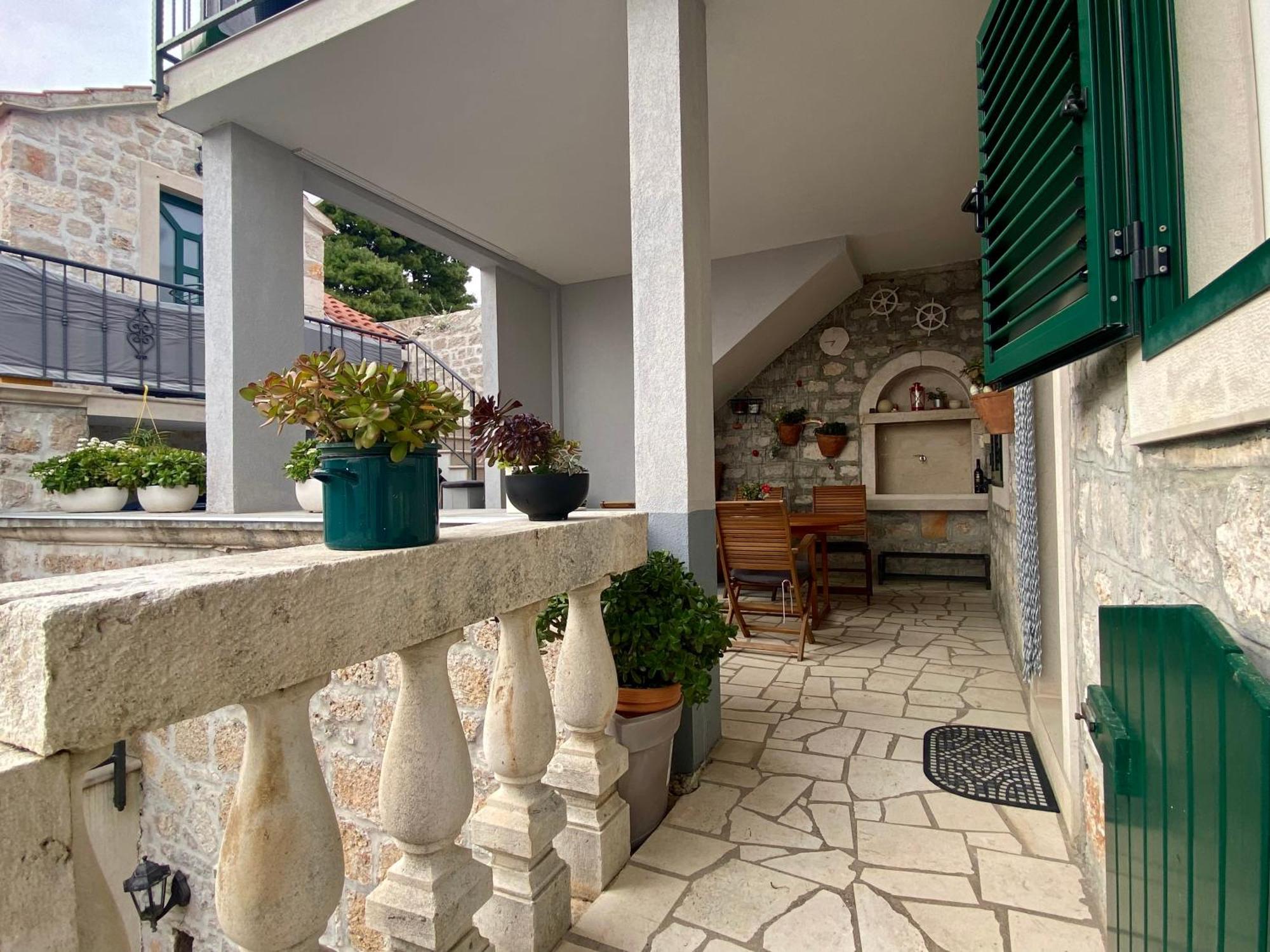 Apartment Simon - Old Stone Charm, Central Bol Life Esterno foto